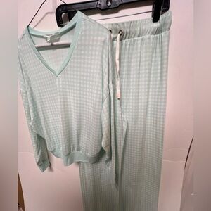 HONEY DEW SIZE SMALL LADIES LONG SLEEVE PAJAMA’S MINT GREEN & WHITE CHECKERED